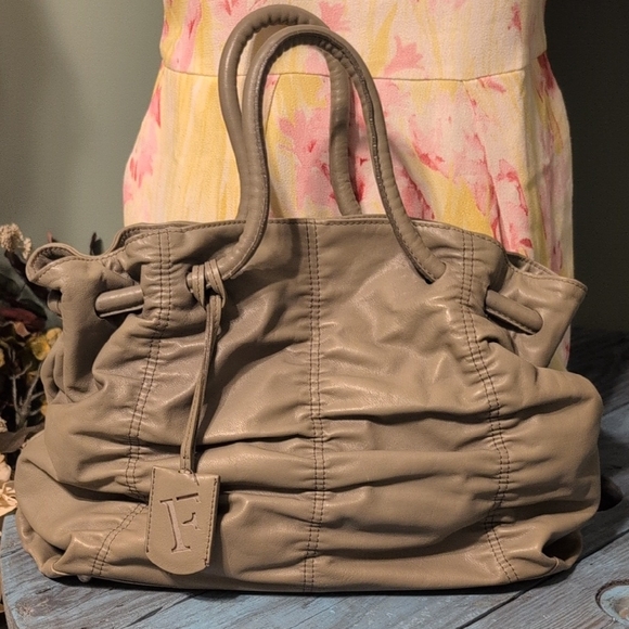 Furla Beige Leather Tote Bag Slouchy Fade Vintage Roomy 10 x 16 Purse - Picture 1 of 16